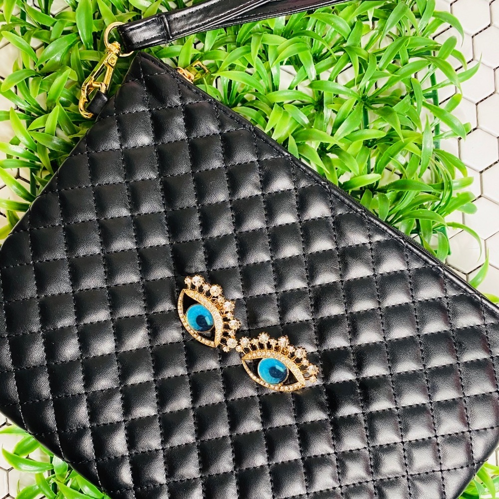 Double Eyed Quilted mailerbag  clutch